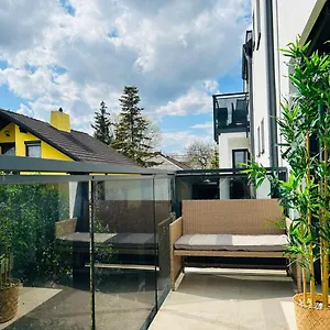 Modern - Free Parking - Balcony Apartment