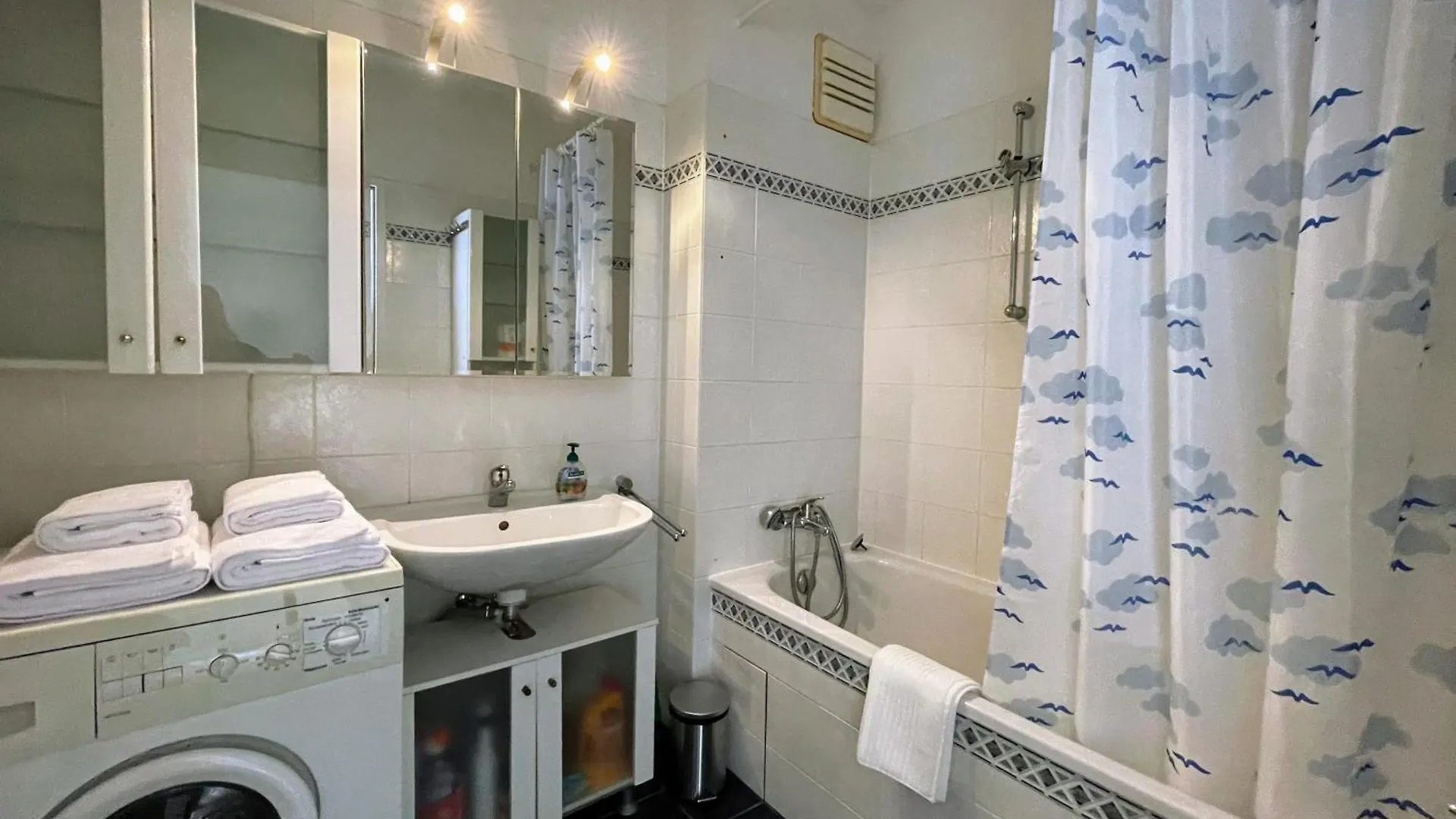 Danube Waterfront Apartment Wien