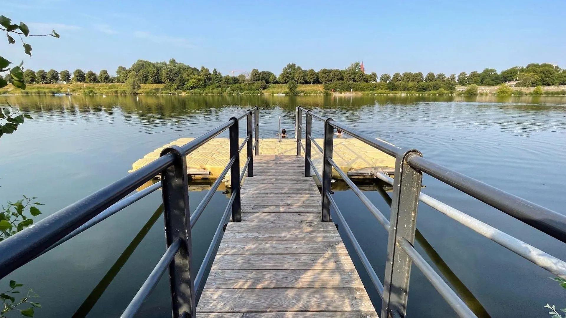 Danube Waterfront Apartment Vienna