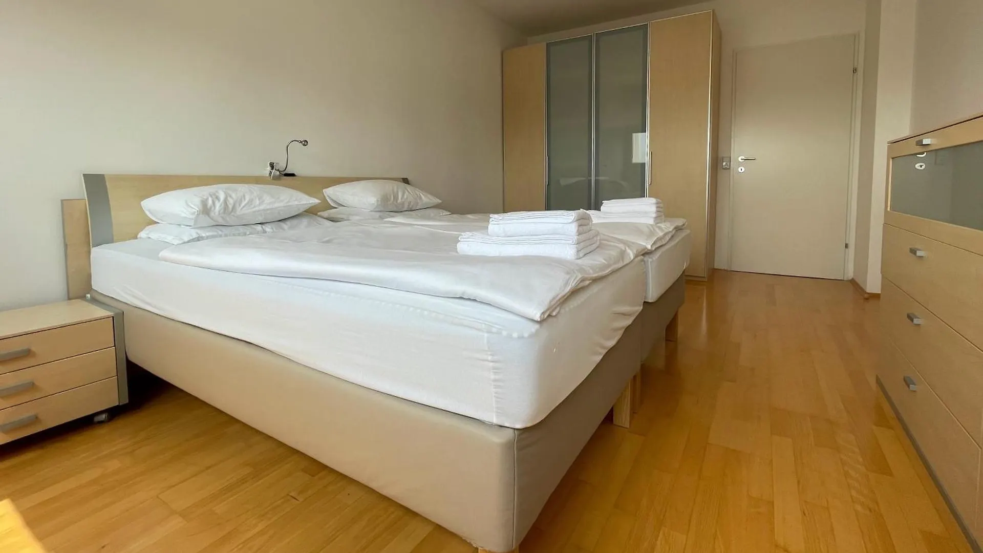 Danube Waterfront Apartment Vienna