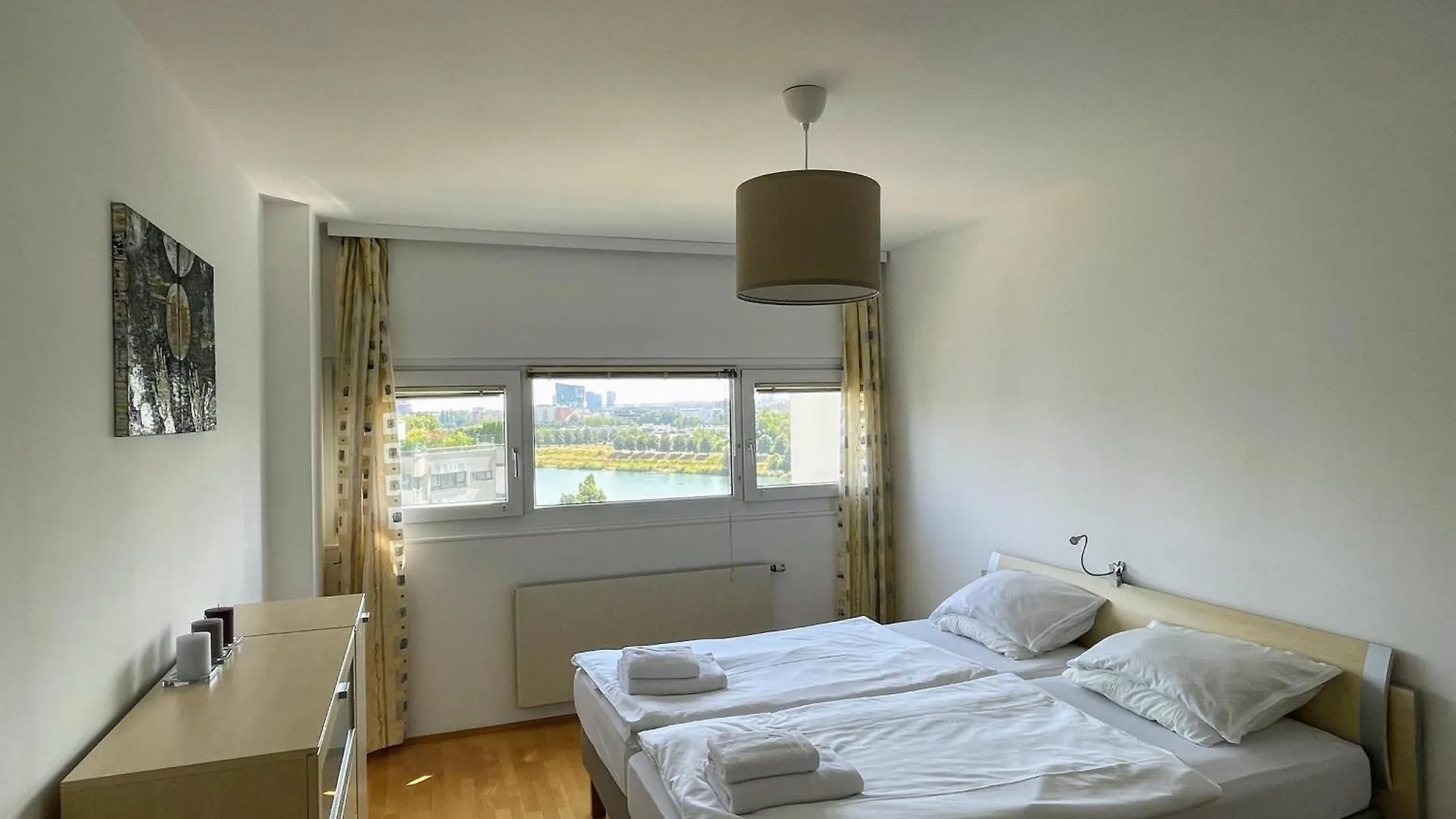 Danube Waterfront Apartment Vienna